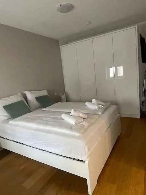 New Central Apartments Westbahnhof Viena