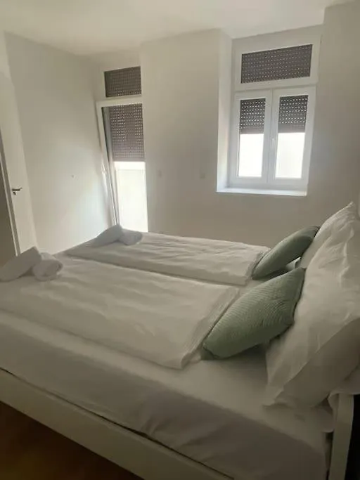 New Central Apartments Westbahnhof Viena