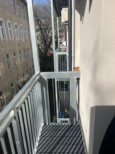 New Central Apartments Westbahnhof Viena Austria
