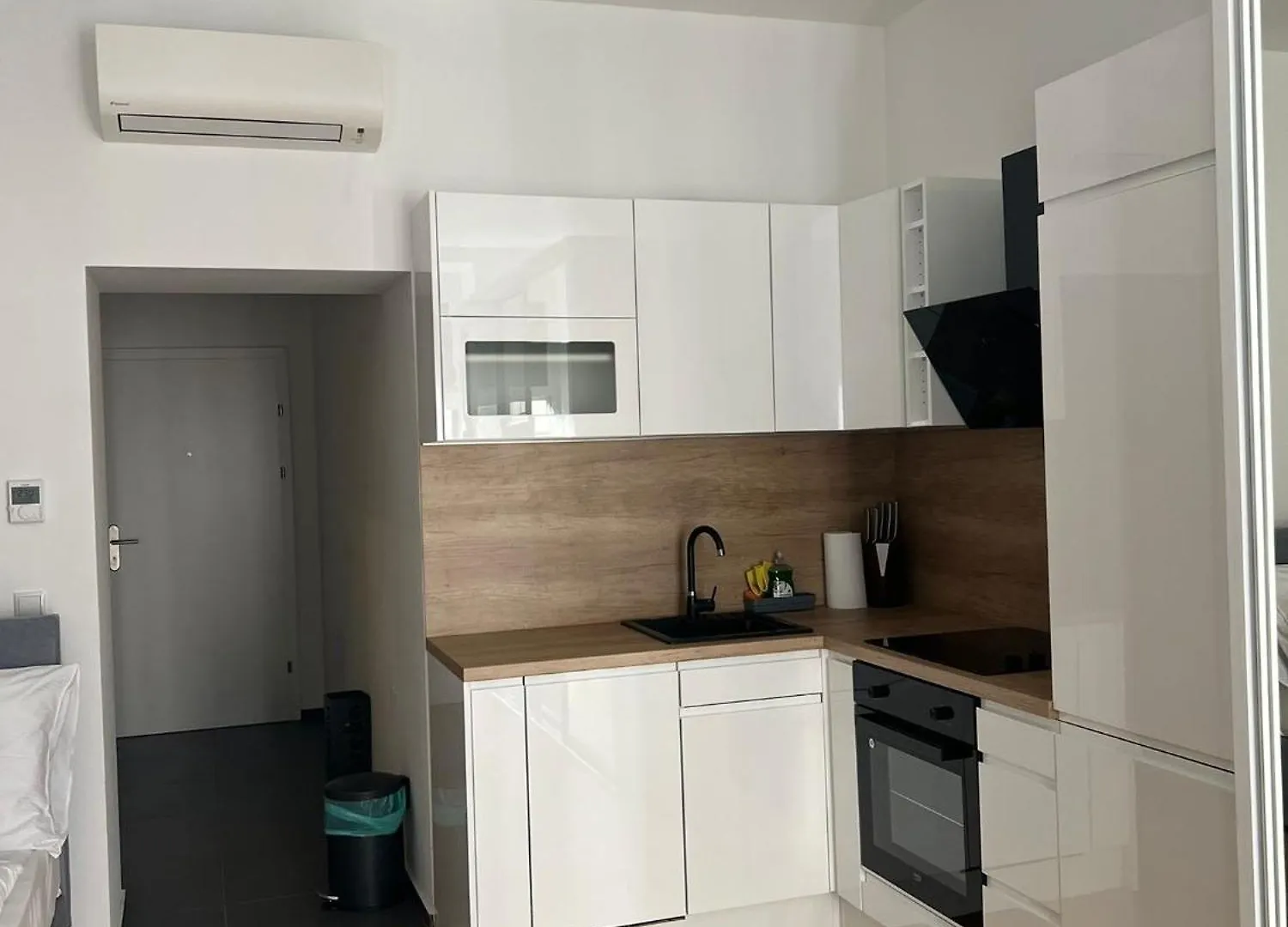 New Central Apartments Westbahnhof Viena Austria