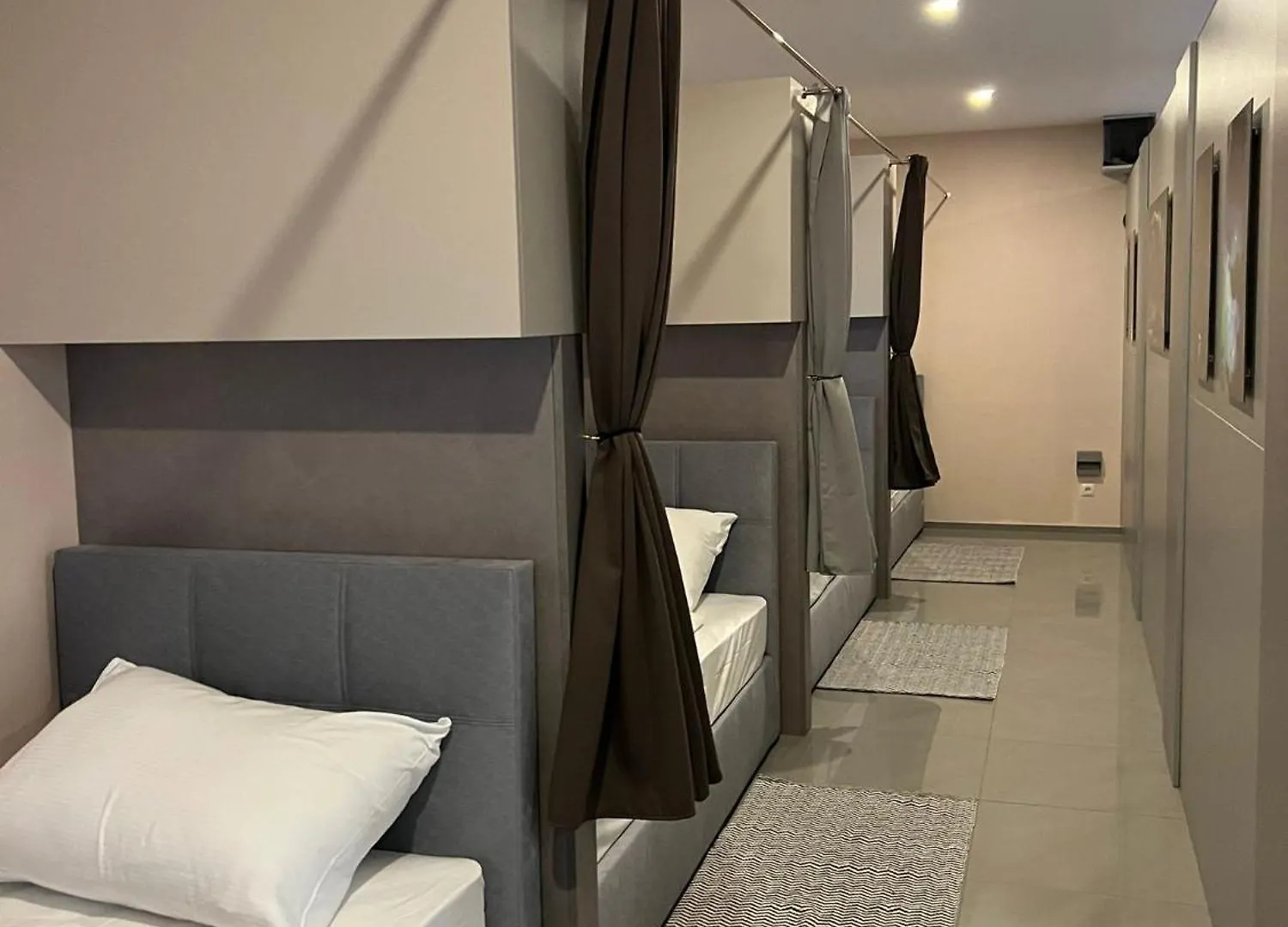 New Central Apartments Westbahnhof Viena