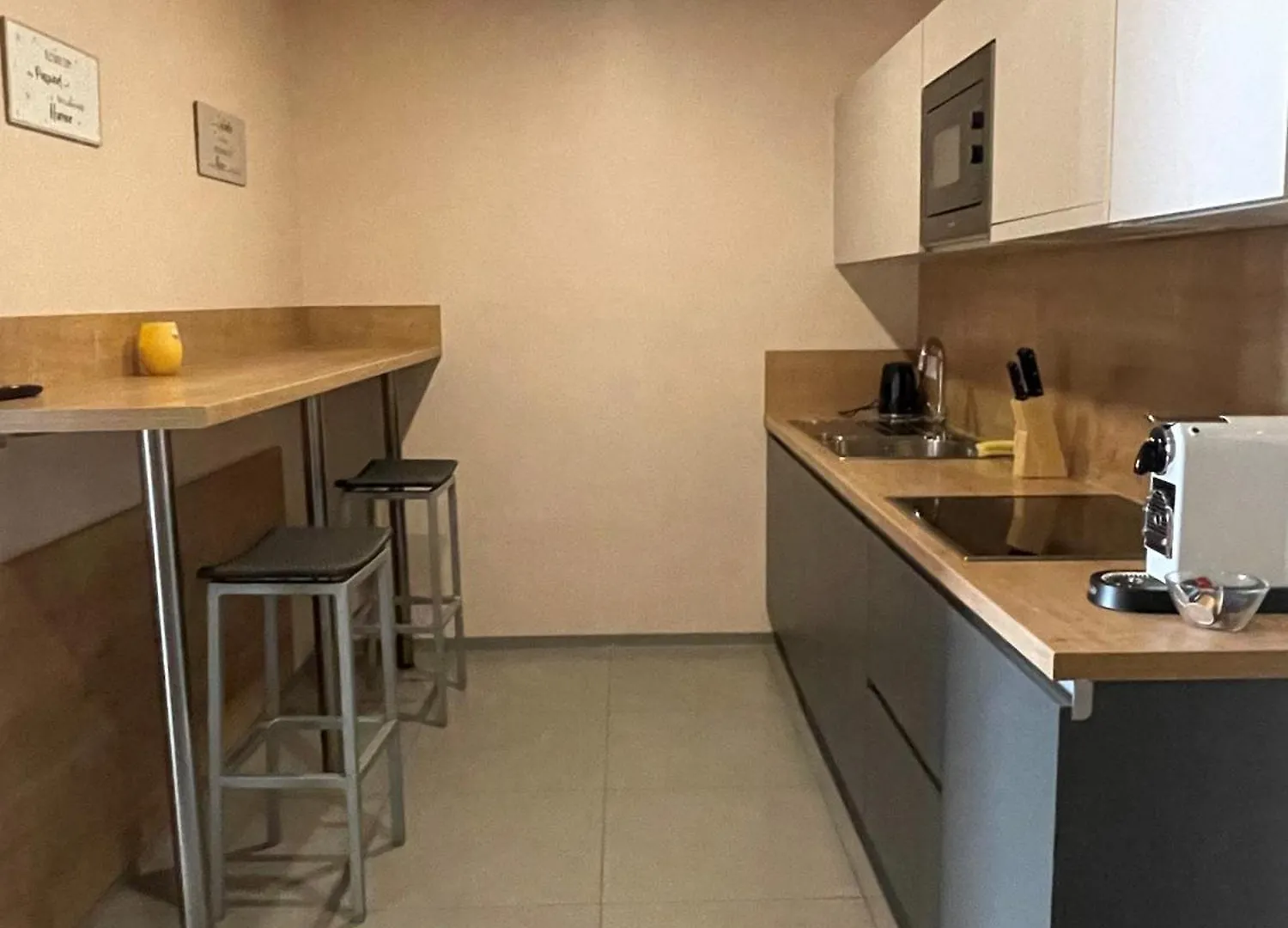 New Central Apartments Westbahnhof Viena 0*,  Austria