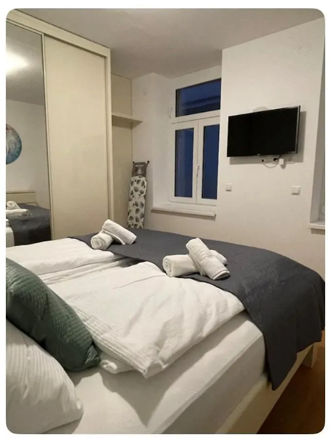 New Central Apartments Westbahnhof Viena 0*,  Austria