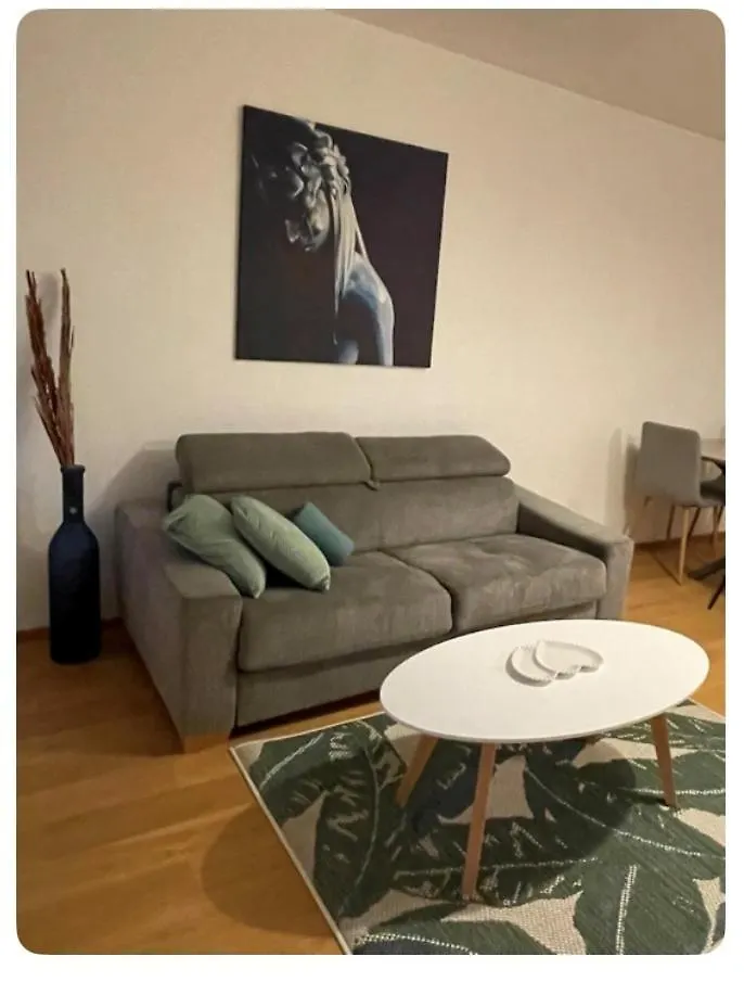New Central Apartments Westbahnhof Viena Austria