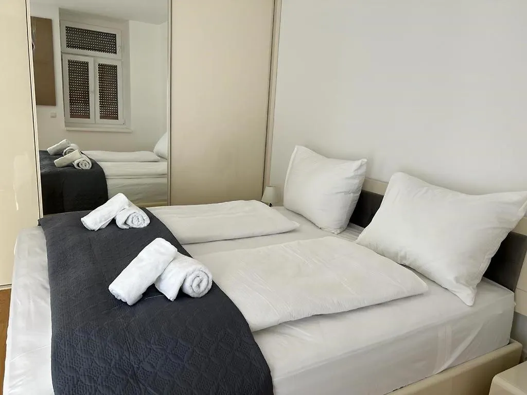 New Central Apartments Westbahnhof Viena 0*,  Austria