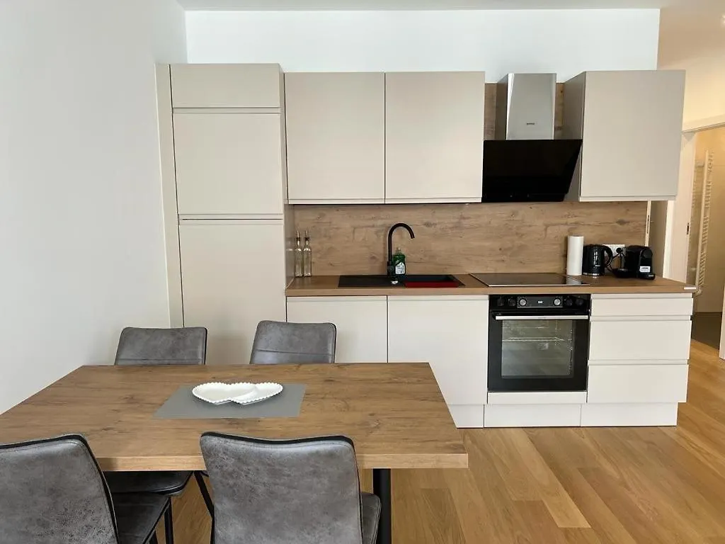 New Central Apartments Westbahnhof Viena
